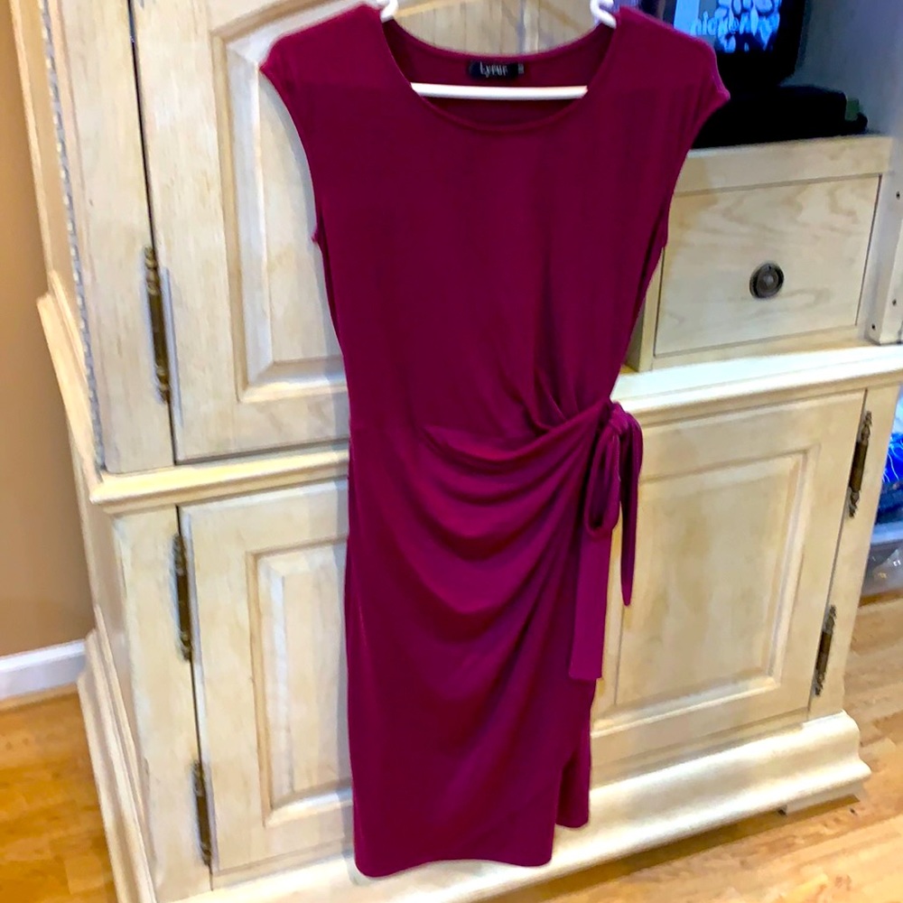 NWOT red wine scoop neck midi dress with side tie size medium.